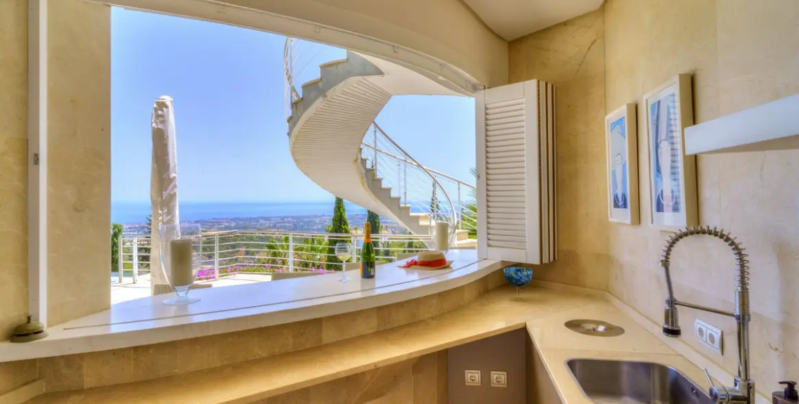 Sale of detached villa in El Madroñal 39