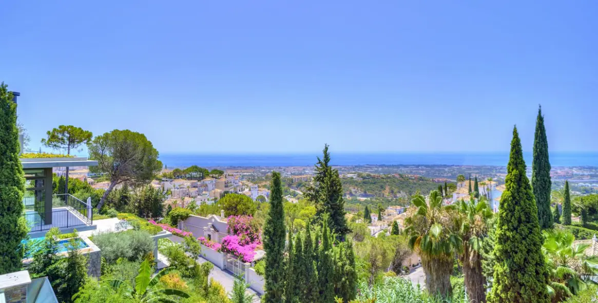 Sale of detached villa in El Madroñal 40