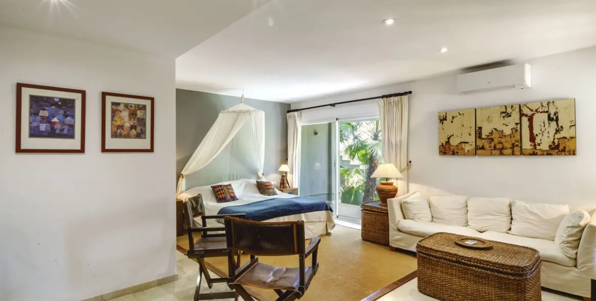 Sale of detached villa in El Madroñal 44