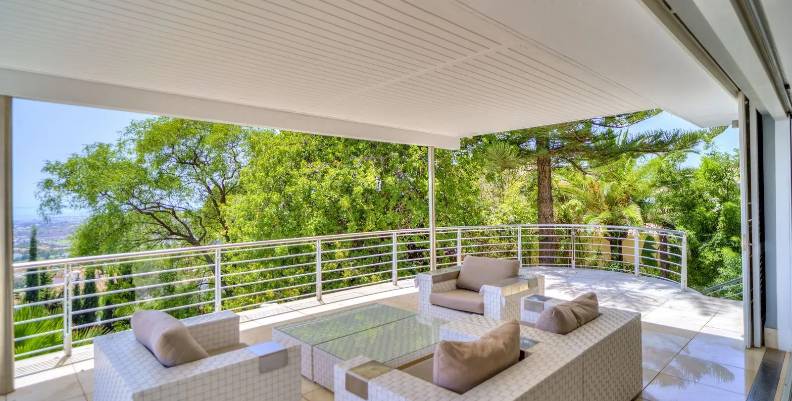 Sale of detached villa in El Madroñal 6