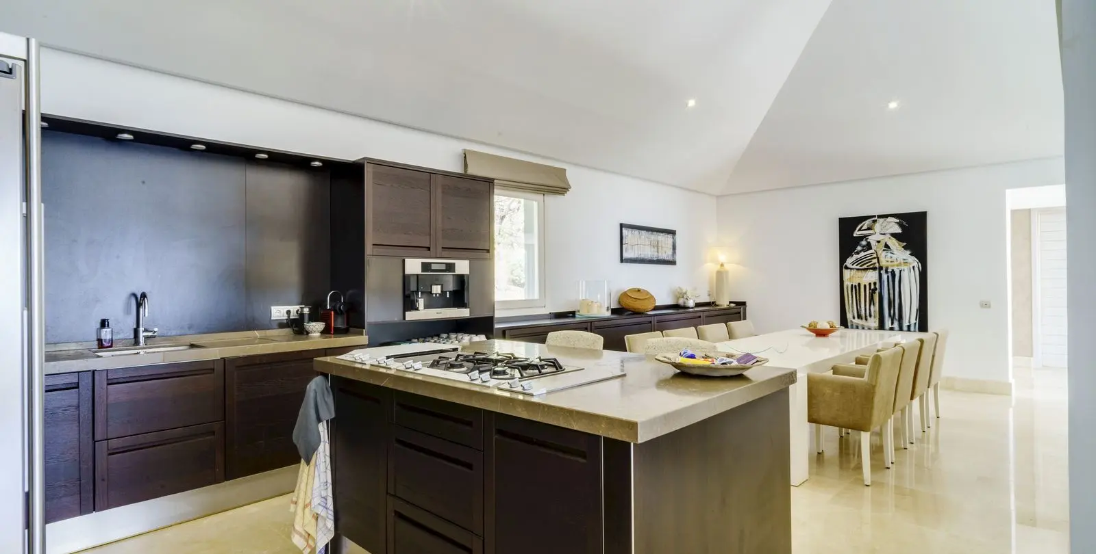 Sale of detached villa in El Madroñal 12