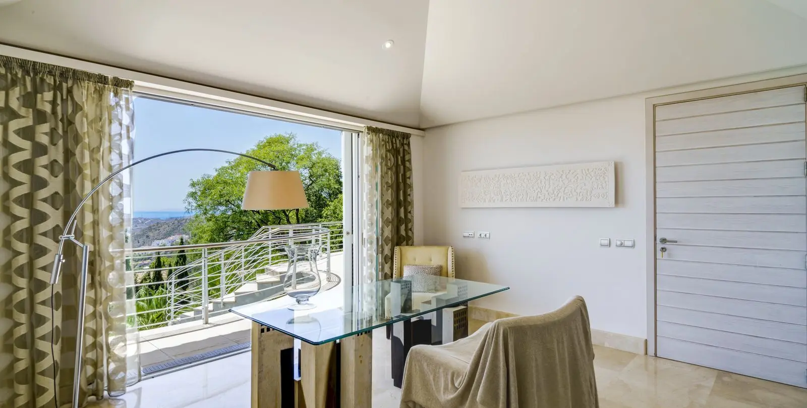 Sale of detached villa in El Madroñal 18