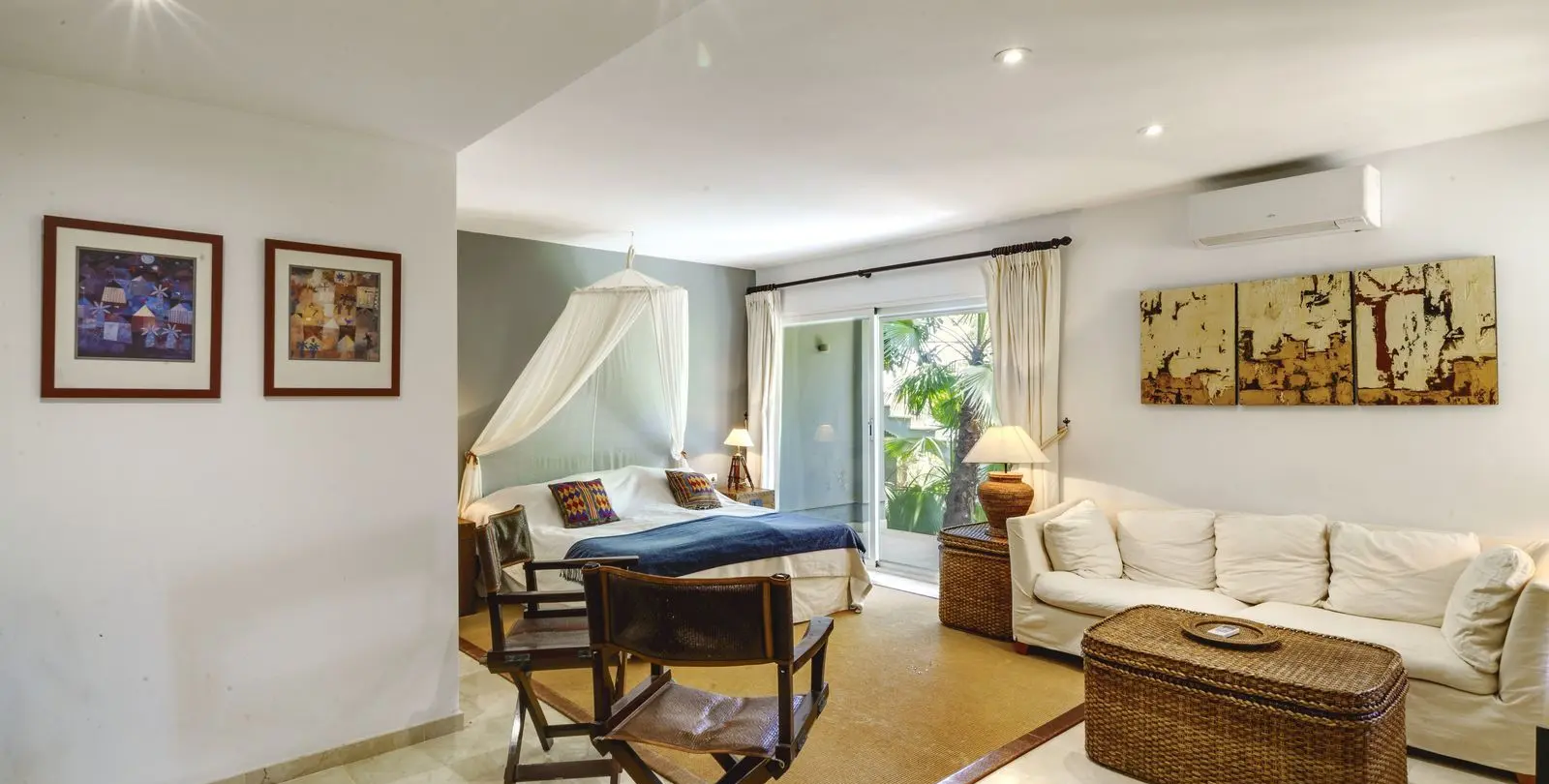 Sale of detached villa in El Madroñal 44