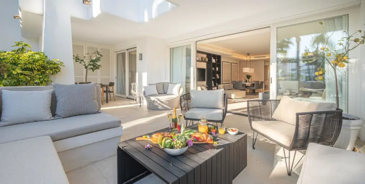 Sale of ground floor apartment in The Golden Mile 2