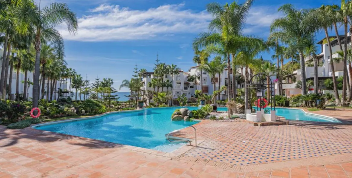 Sale of ground floor apartment in The Golden Mile 11