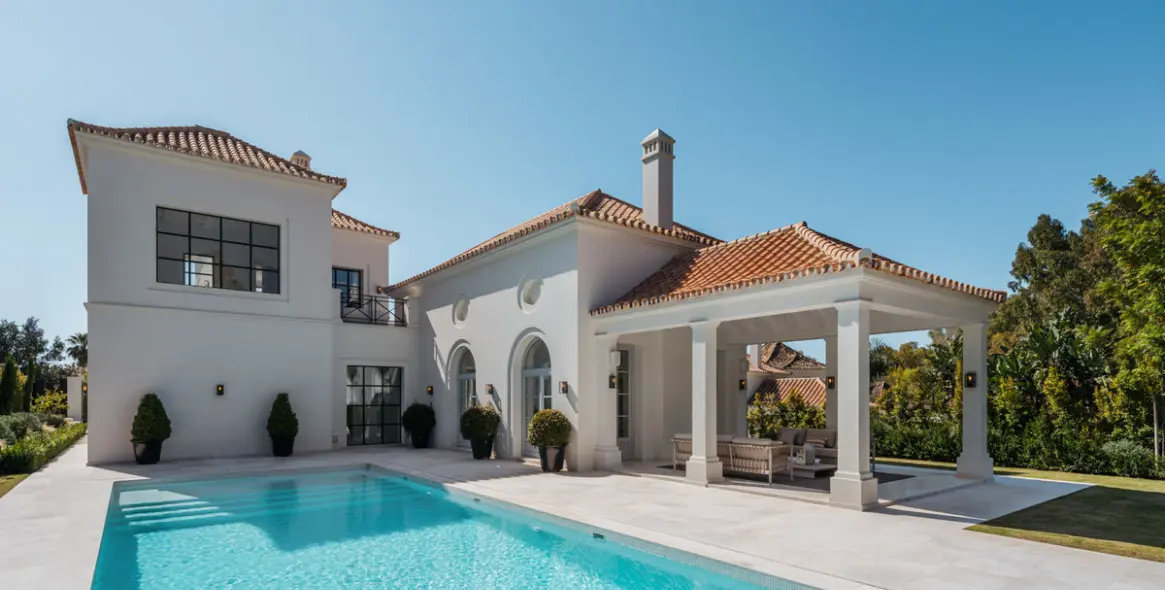 Venta de villa independiente en Nueva Andalucía 1