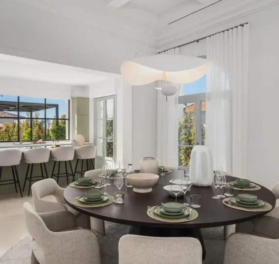 Venta de villa independiente en Nueva Andalucía