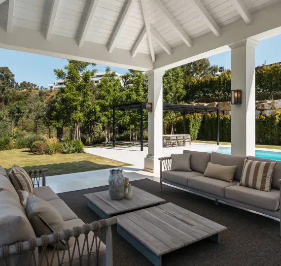 Venta de villa independiente en Nueva Andalucía