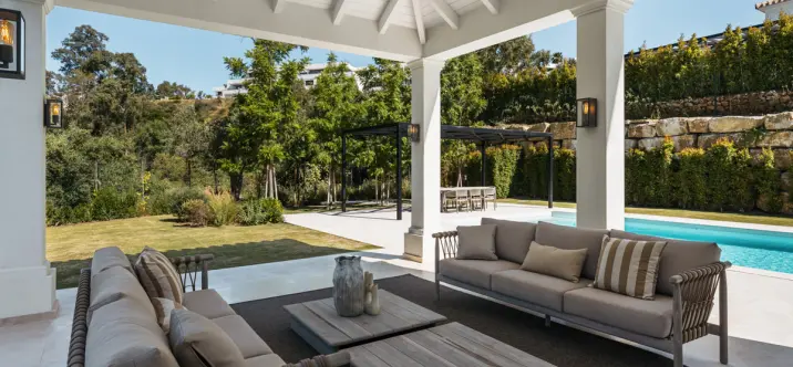 Venta de villa independiente en Nueva Andalucía 3