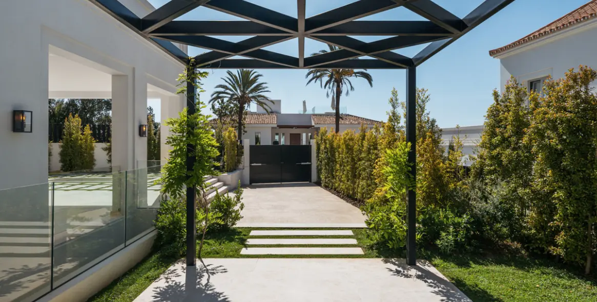 Venta de villa independiente en Nueva Andalucía 9