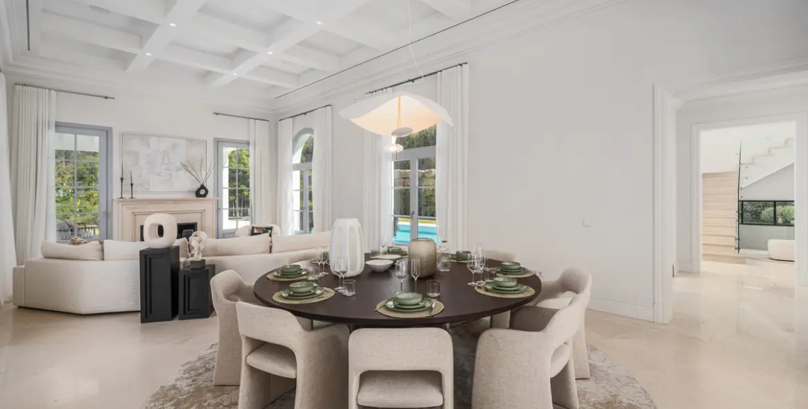 Venta de villa independiente en Nueva Andalucía 15