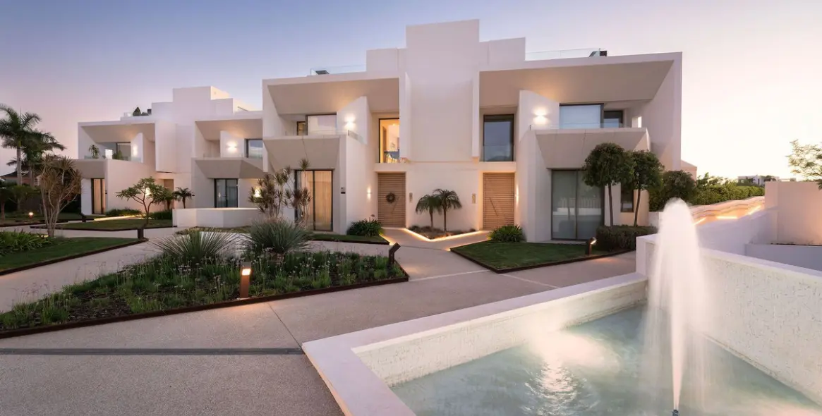 Продажа дома на две семьи в Nueva Andalucía (район Nueva Andalucía) 2