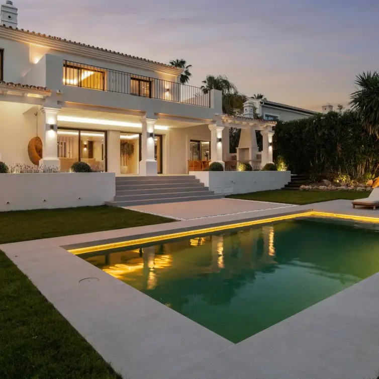 Sale of detached villa in Nueva Andalucía