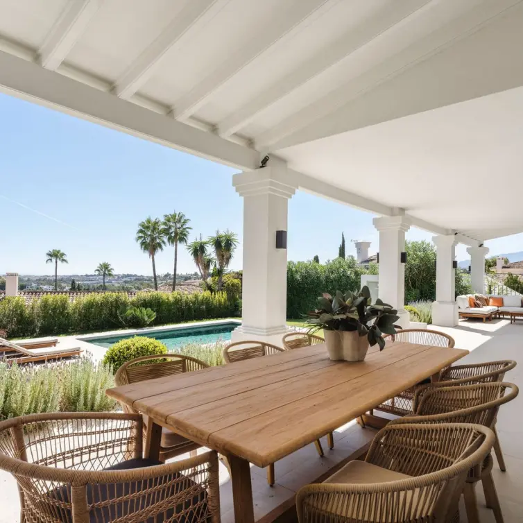 Sale of detached villa in Nueva Andalucía