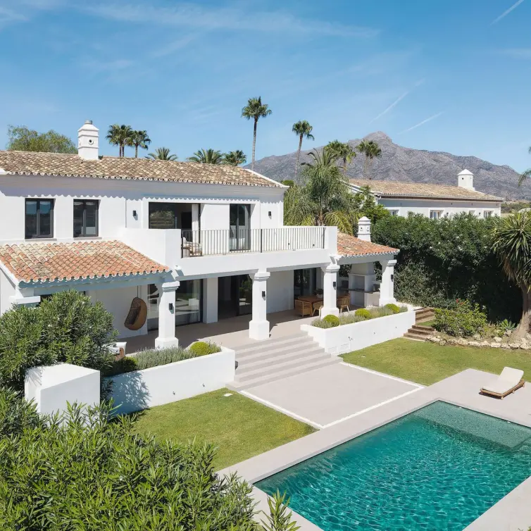 Sale of detached villa in Nueva Andalucía