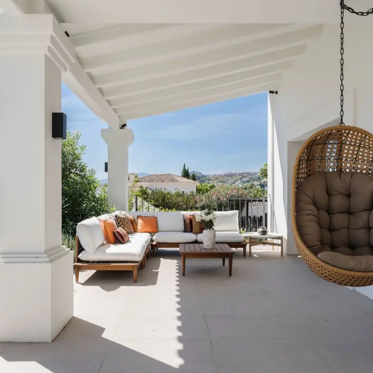 Sale of detached villa in Nueva Andalucía