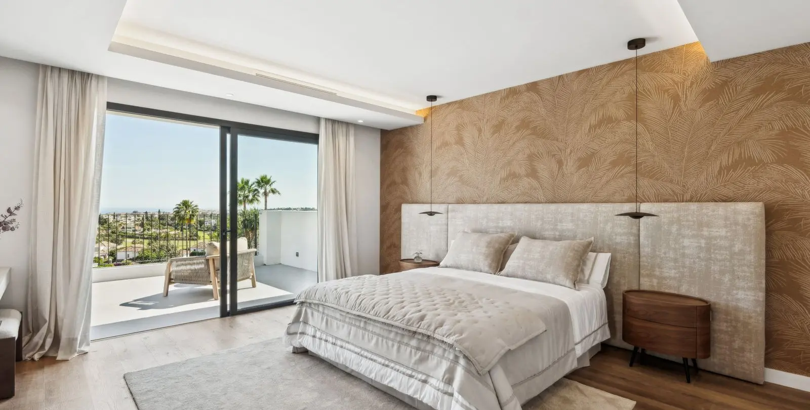 Sale of detached villa in Nueva Andalucía 15