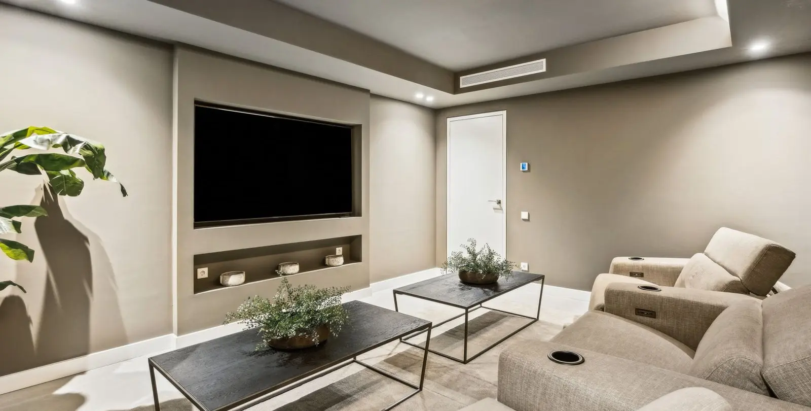 Sale of detached villa in Nueva Andalucía 17