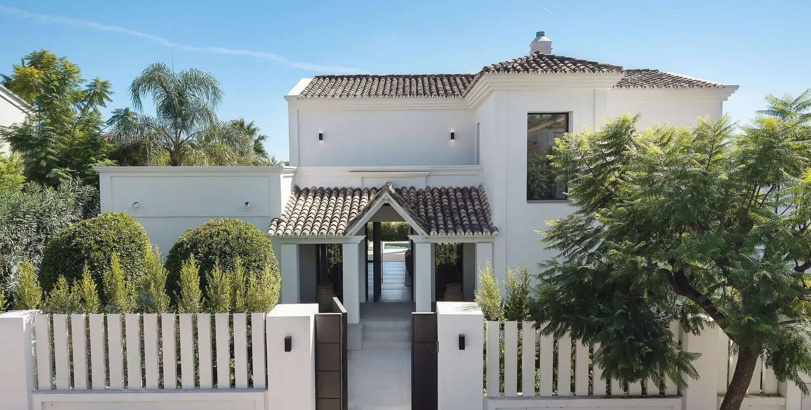 Sale of detached villa in Nueva Andalucía 28