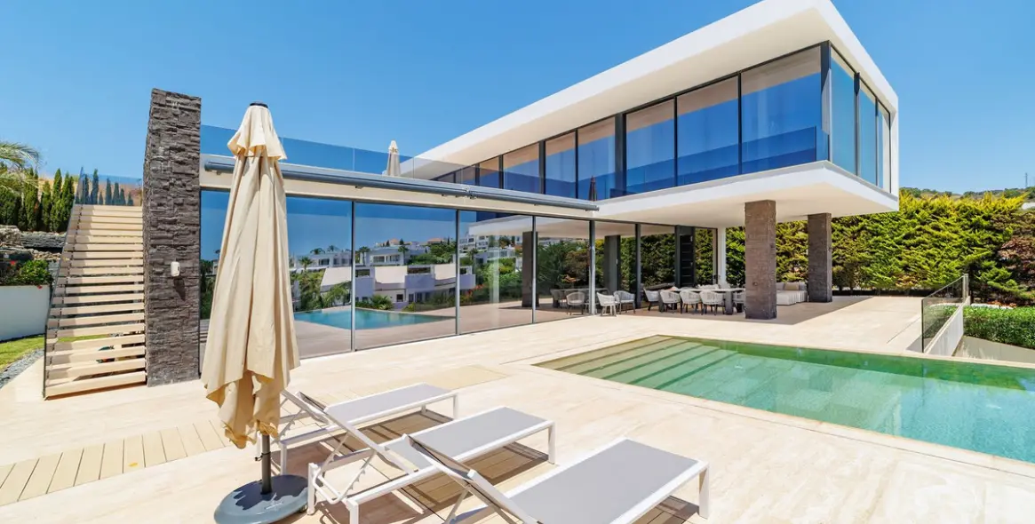 Long-term rent of detached villa in Nueva Andalucía 1