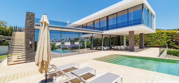 Long-term rent of detached villa in Nueva Andalucía 0