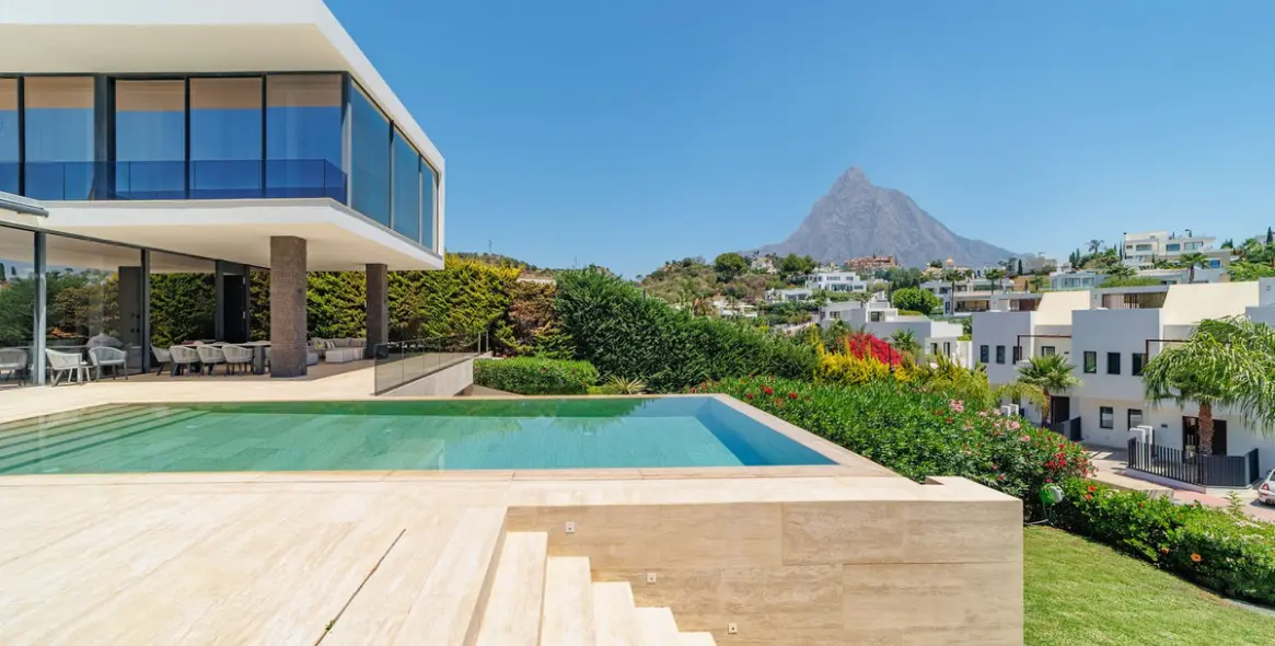 Long-term rent of detached villa in Nueva Andalucía 2