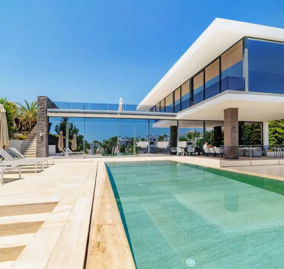 Long-term rent of detached villa in Nueva Andalucía