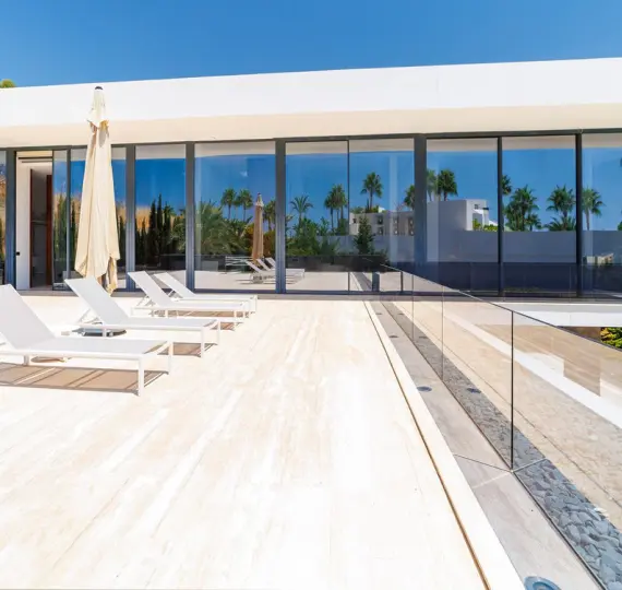 Long-term rent of detached villa in Nueva Andalucía