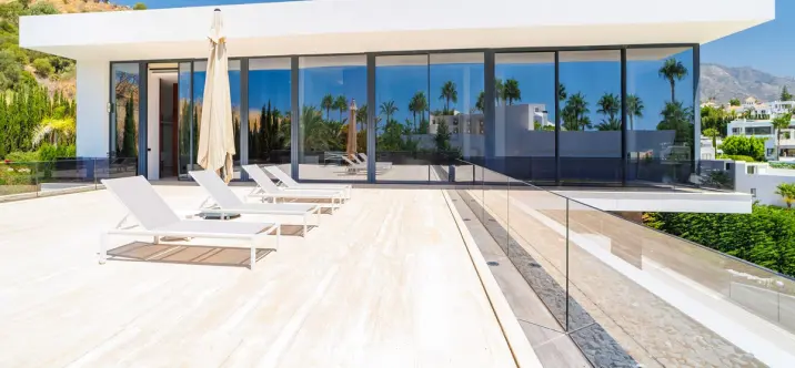 Long-term rent of detached villa in Nueva Andalucía 3