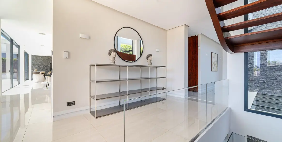 Long-term rent of detached villa in Nueva Andalucía 5