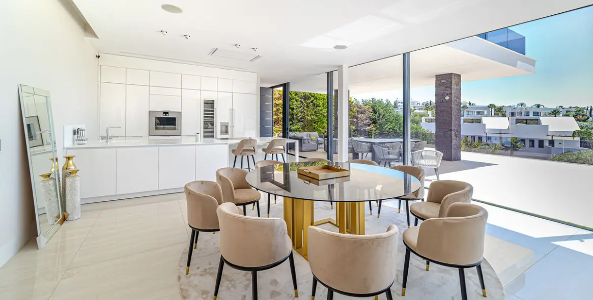 Long-term rent of detached villa in Nueva Andalucía 6