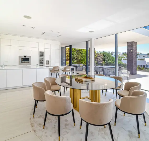 Long-term rent of detached villa in Nueva Andalucía