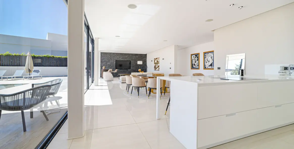 Long-term rent of detached villa in Nueva Andalucía 12