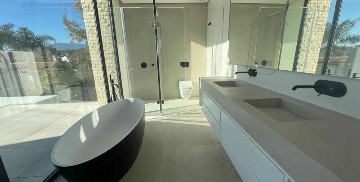 Sale of detached villa in The Golden Mile 23