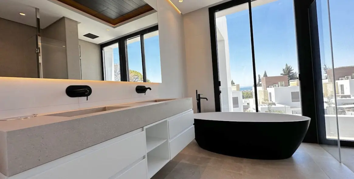 Sale of detached villa in The Golden Mile 24