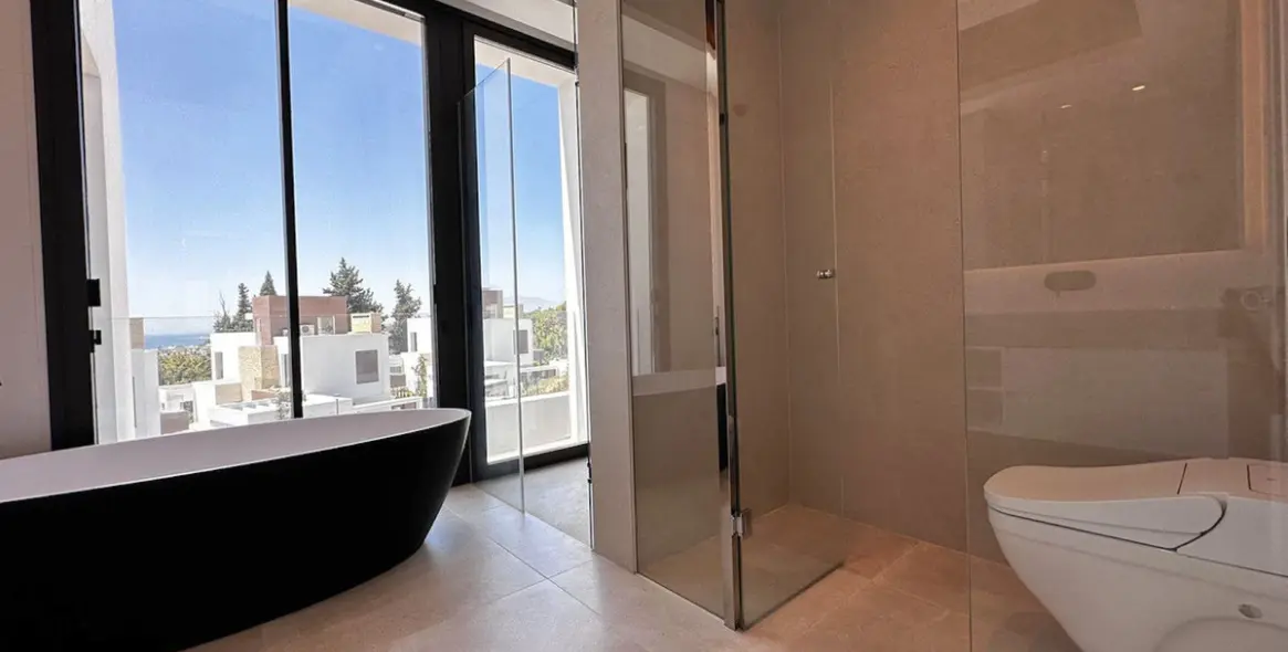 Sale of detached villa in The Golden Mile 25