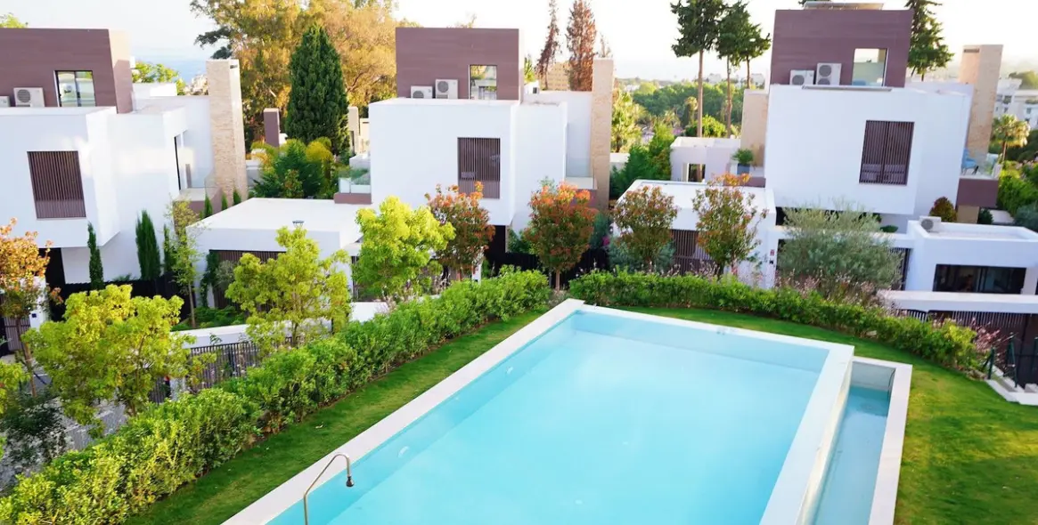 Sale of detached villa in The Golden Mile 35