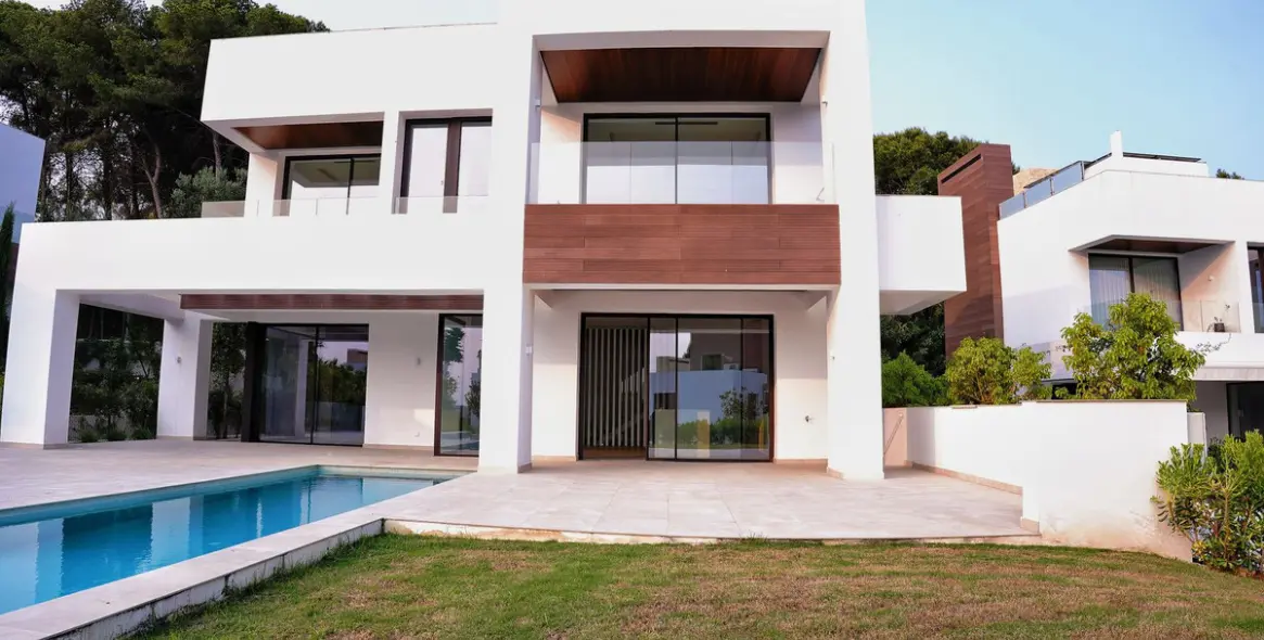 Sale of detached villa in The Golden Mile 47