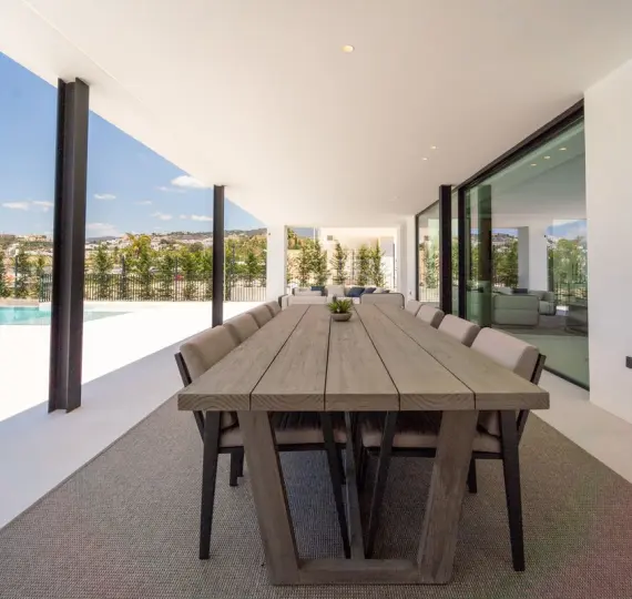 Sale of detached villa in Nueva Andalucía