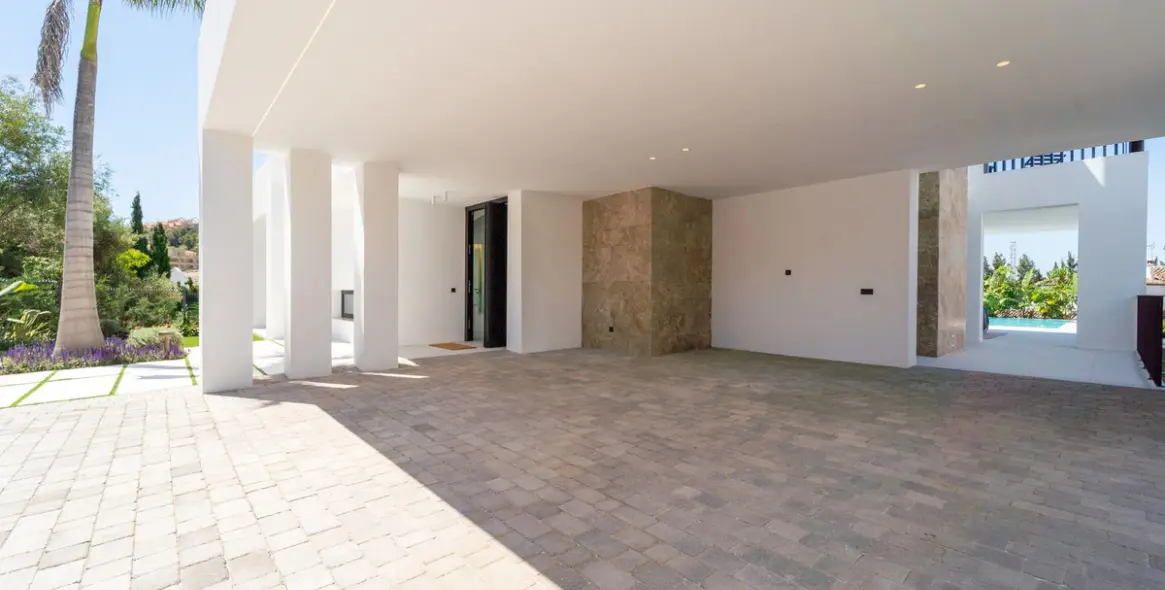 Sale of detached villa in Nueva Andalucía 8