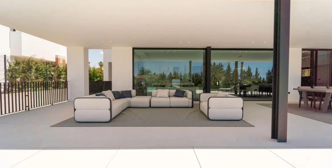 Sale of detached villa in Nueva Andalucía 11