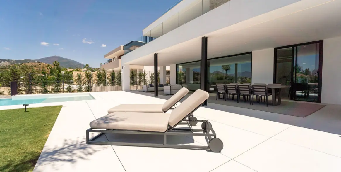 Sale of detached villa in Nueva Andalucía 15