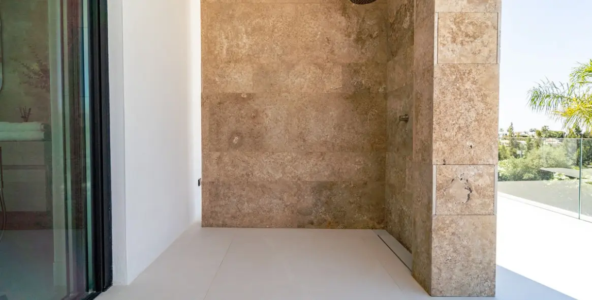 Sale of detached villa in Nueva Andalucía 44