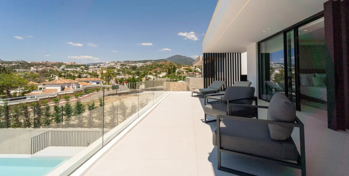 Sale of detached villa in Nueva Andalucía 45