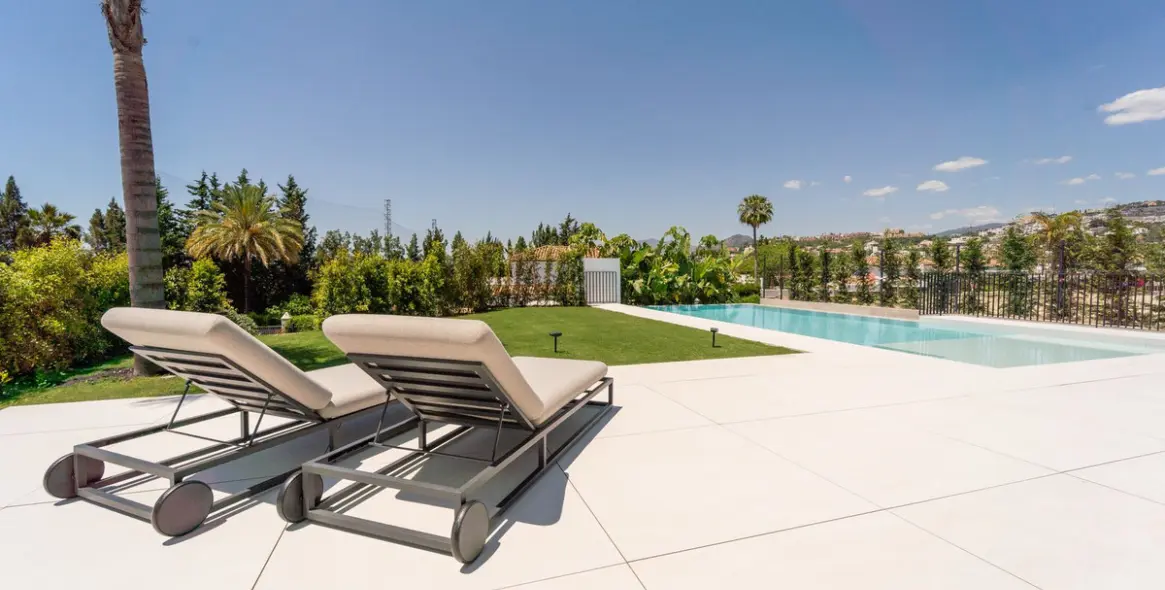 Venta de villa independiente en Nueva Andalucía 3