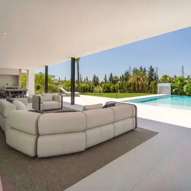 Venta de villa independiente en Nueva Andalucía