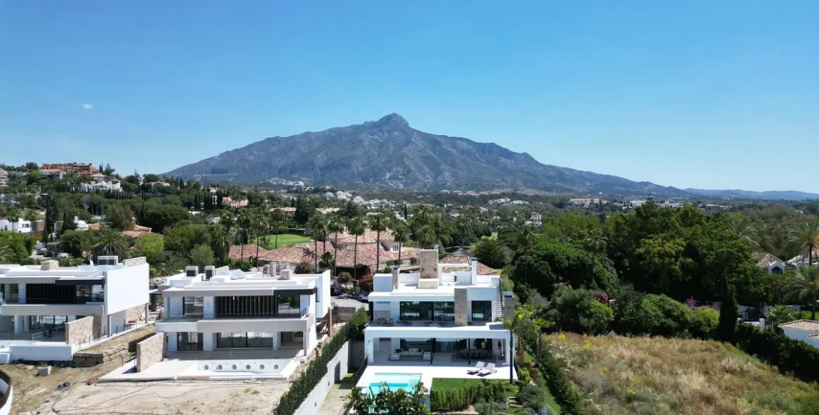 Venta de villa independiente en Nueva Andalucía 27