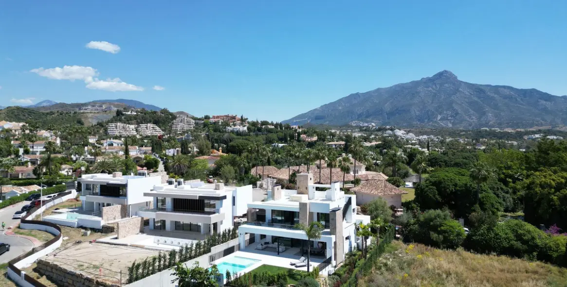 Venta de villa independiente en Nueva Andalucía 121