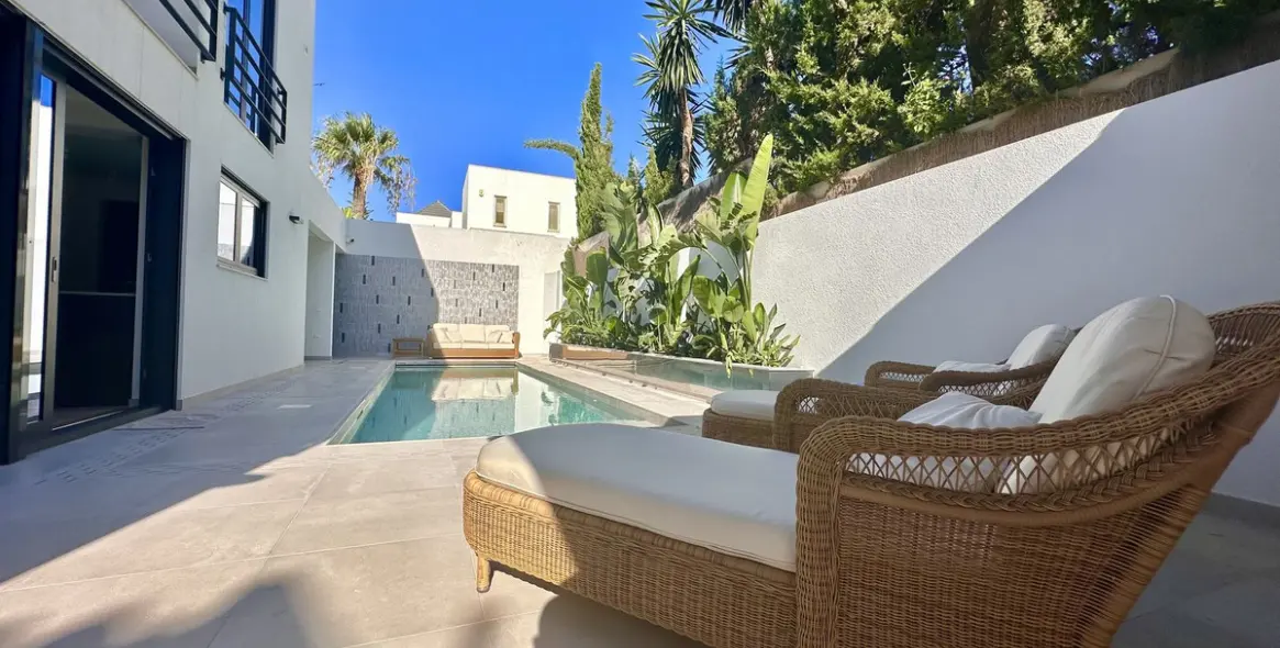 Продажа  отдельно стоящей виллы в Puerto Banús 19