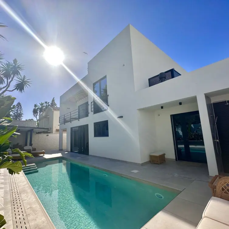 Sale of detached villa in Puerto Banús